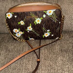 Michael Kors Brown Floral Jet Set Crossbody Bag - Daisy